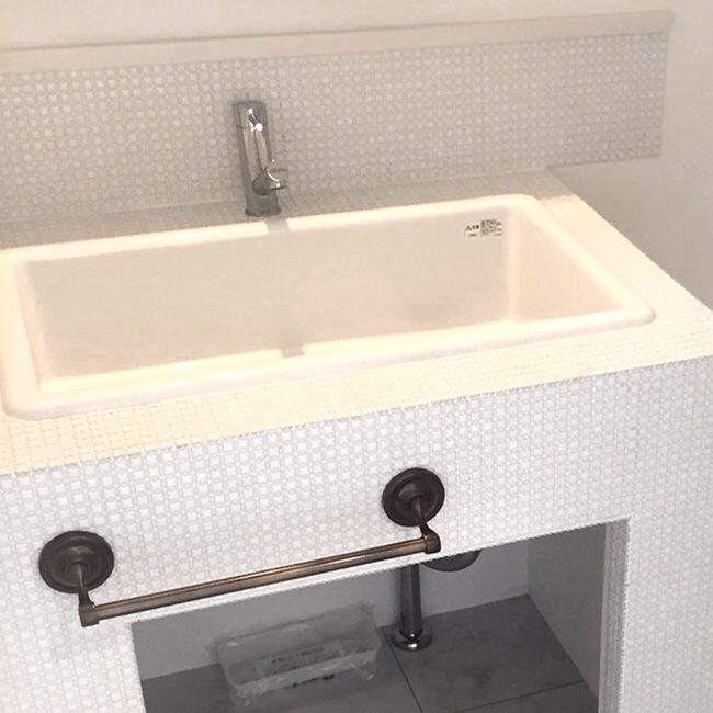 特別に造作してもらった洗面台。可愛いタイルも！