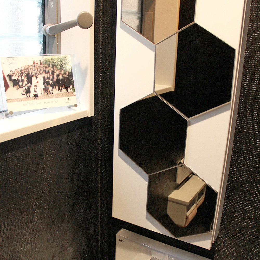 洗面のミラーがおしゃれです