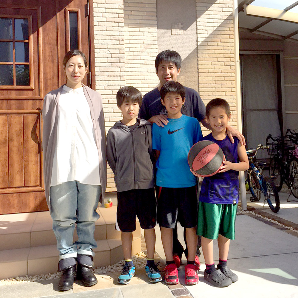 男の子3人がいらっしゃるご家族です。モデルハウスをご購入！！