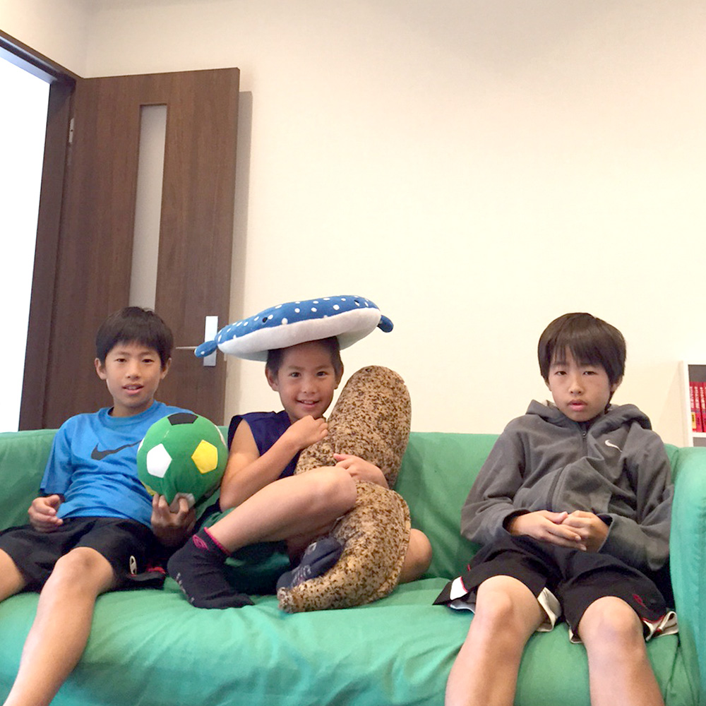 広々リビングでげんきいっぱいのお子様たちもパパも大満足！