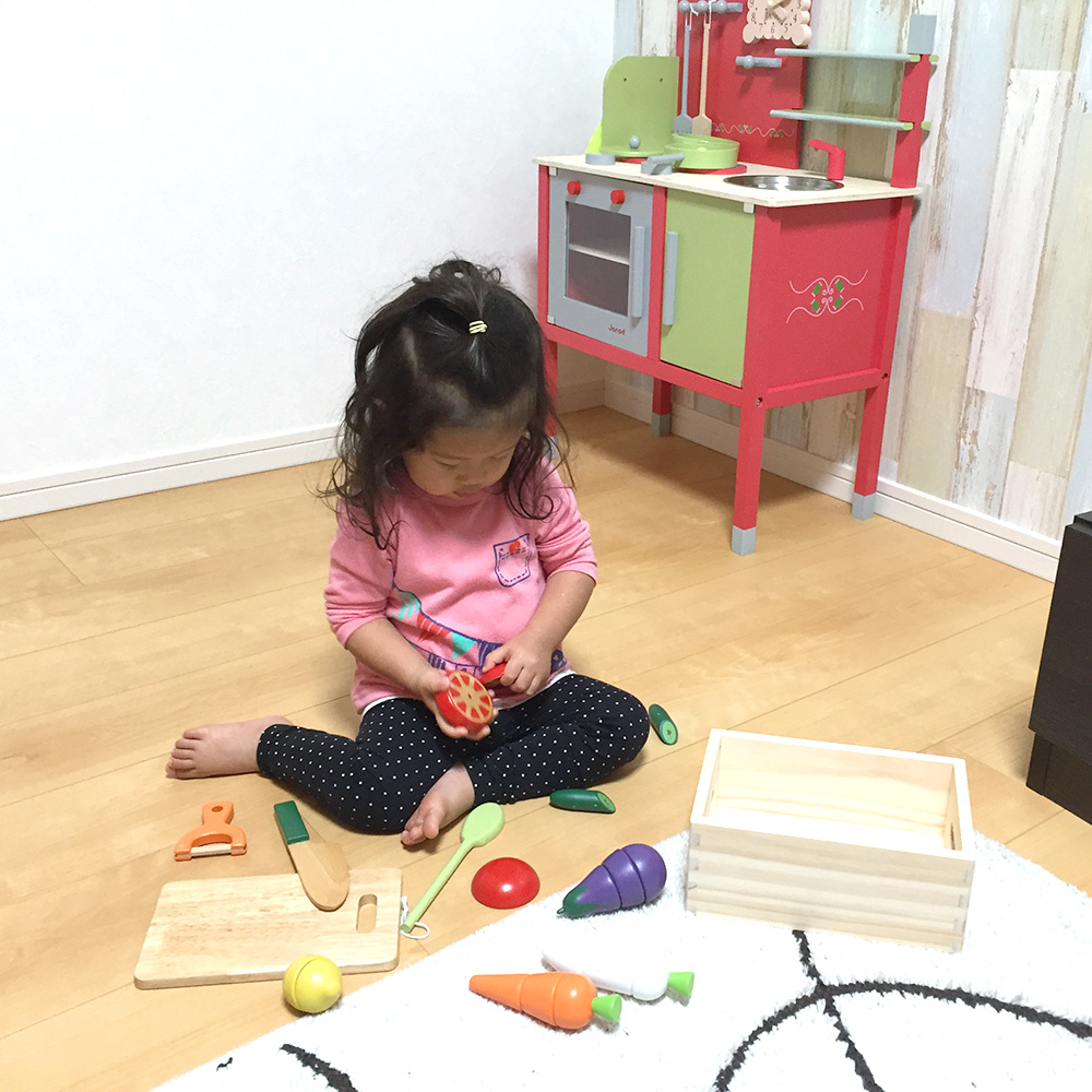 新しいおうちでおままごと。小さいお子様も目が届くのであんしん!